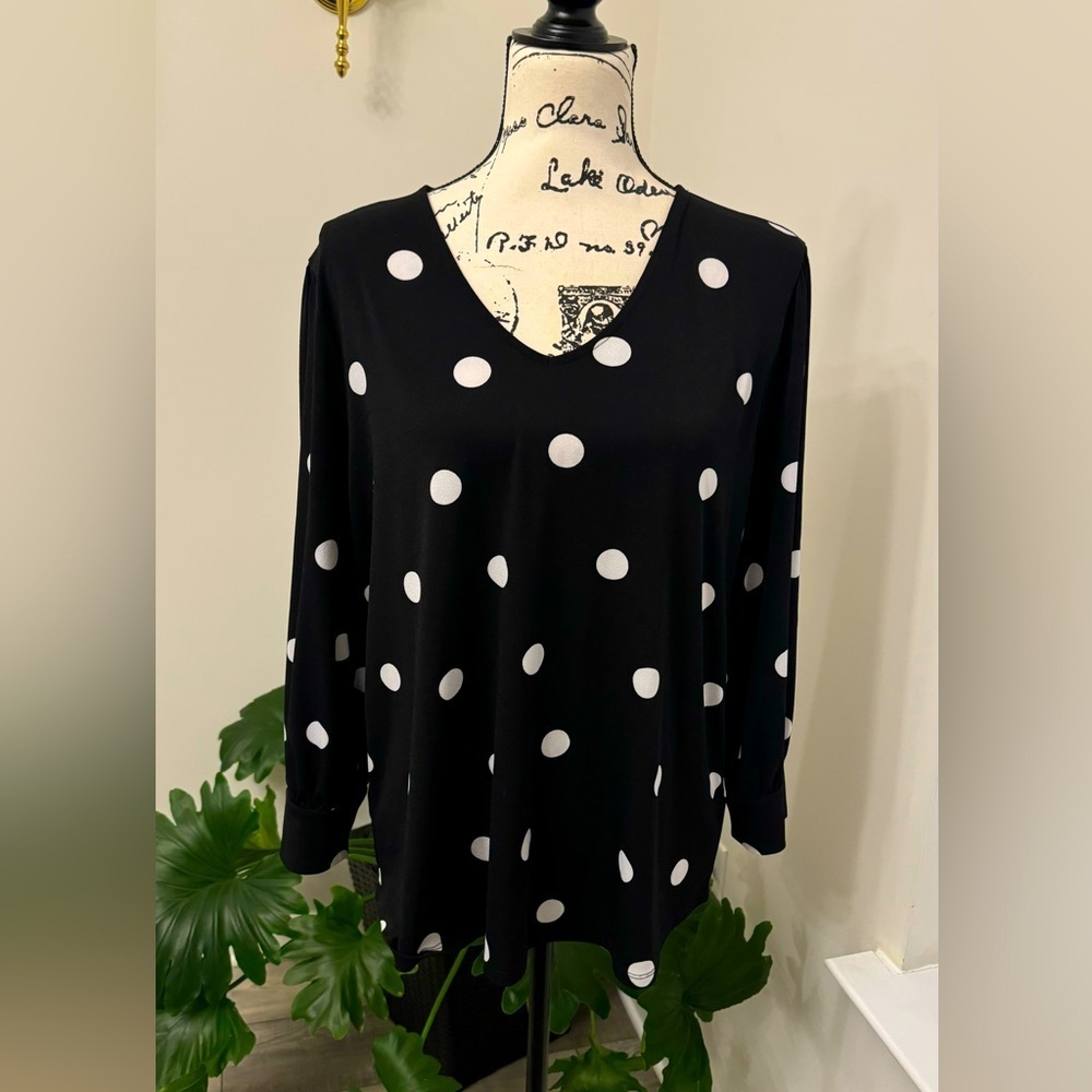 Adrianna Papell Size XL Black Polka Dot Puff 3/4 Sleeve Top V Neck Womens